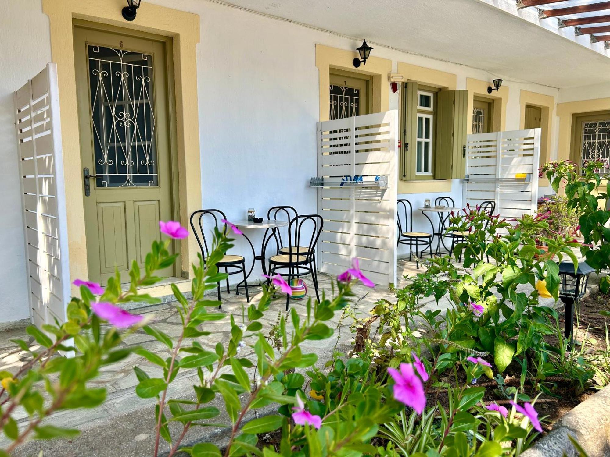 Pansion Episkopi Studios Скопелос Екстериор снимка